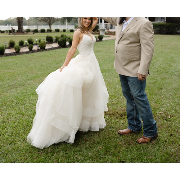 Elegant Cream Wedding Dress - Picture 3 of 3